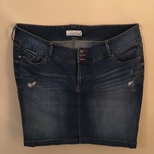 PLUS SIZE // TORRID Jean Skirt